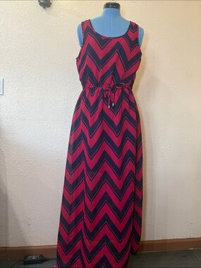 indulge Sleeveless Chevron Maxi Dress in Red and Black